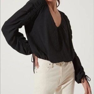 ASTR The Label Ruched Long Sleeve Top in Black, Size S